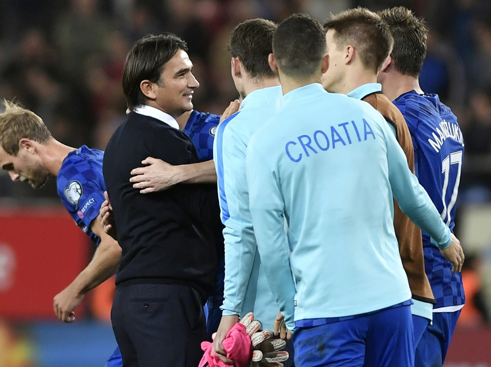 Zlatko Dalić (l.) darf die Kroaten auch bei der WM coachen