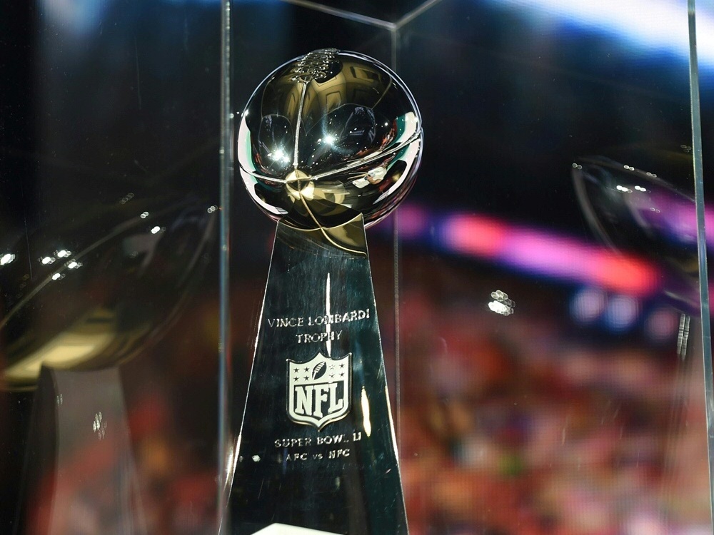 NFL verlost einen Abend mit der Vince-Lombardi-Trophy NFL verlost einen Abend mit der Vince-Lombardi-Trophy