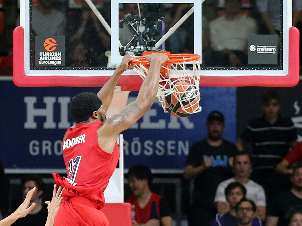 Bayern München feiert einen Sieg in der EuroLeague Bayern München feiert einen Sieg in der EuroLeague