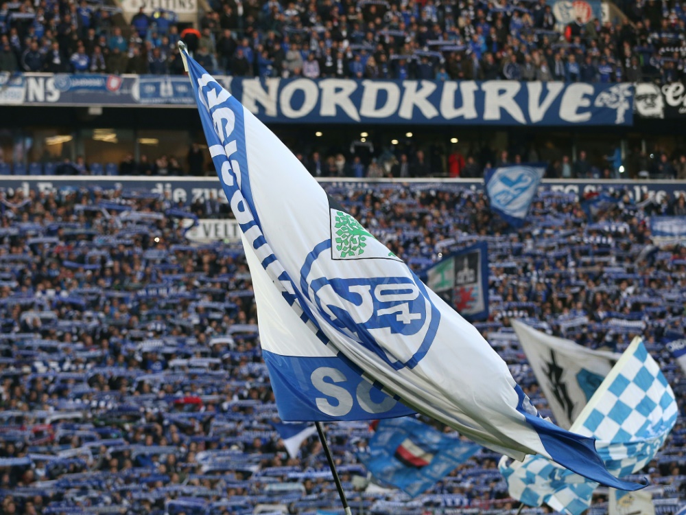 Schalker Fans besuchen Abschlusstraining vor dem Derby