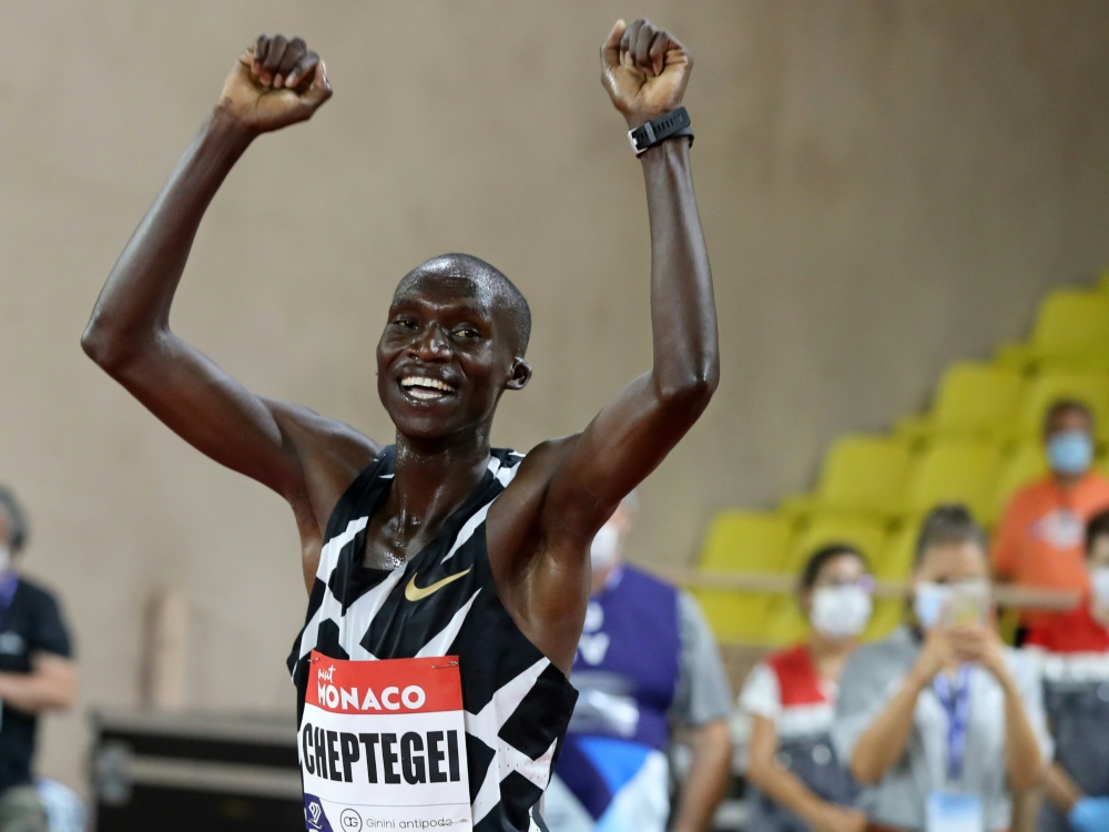 Für Joshua Cheptegei ist es 2020 der dritte Weltrekord Für Joshua Cheptegei ist es 2020 der dritte Weltrekord