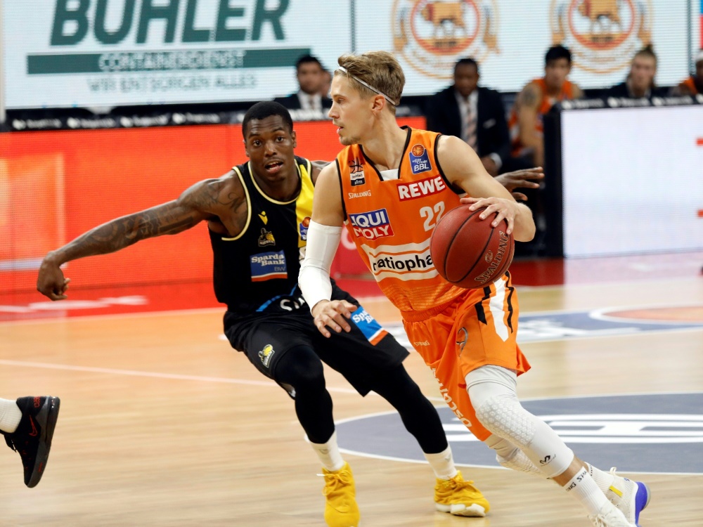 Thomas Klepeisz (r.) im Trikot von Ratiopharm Ulm Thomas Klepeisz (r.) im Trikot von Ratiopharm Ulm