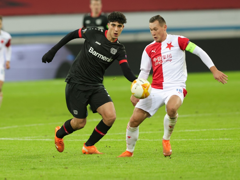 Emrehan Gedikli (l.) verlängert bei Bayer Leverkusen