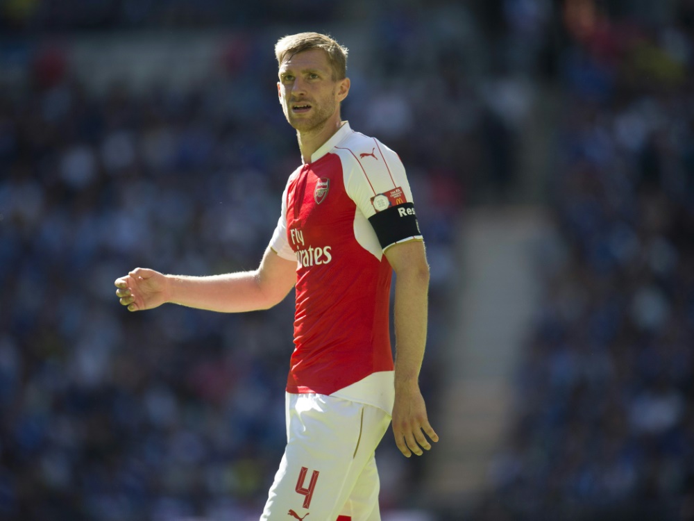 Mertesacker war in einen Autounfall verwickelt Mertesacker war in einen Autounfall verwickelt