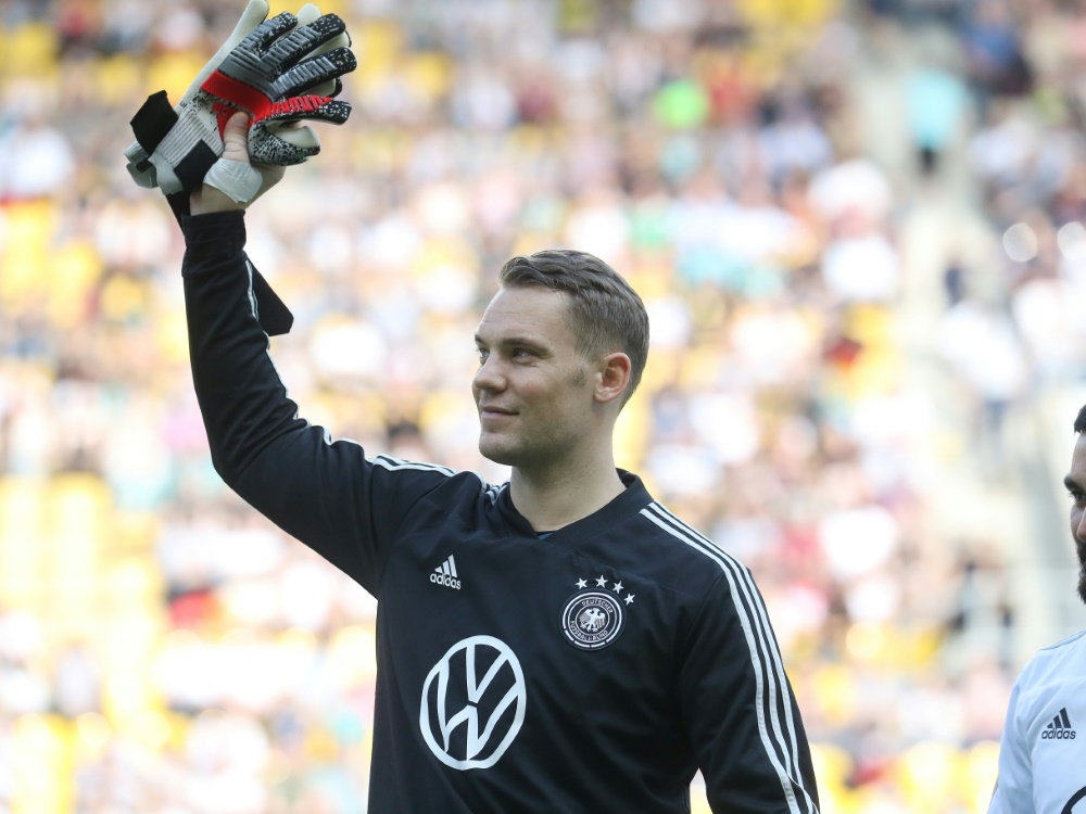Das DFB-Team um Manuel Neuer spendet für soziale Zwecke Das DFB-Team um Manuel Neuer spendet für soziale Zwecke