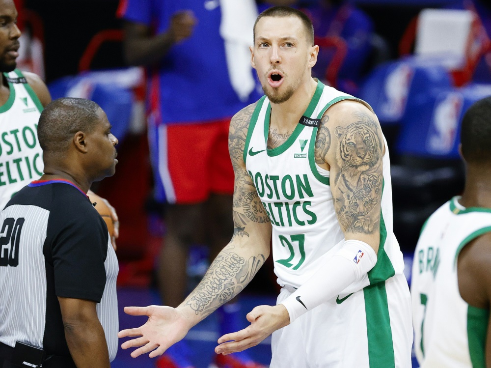 Daniel Theis verliert mit den Celtics bei den 76ers Daniel Theis verliert mit den Celtics bei den 76ers