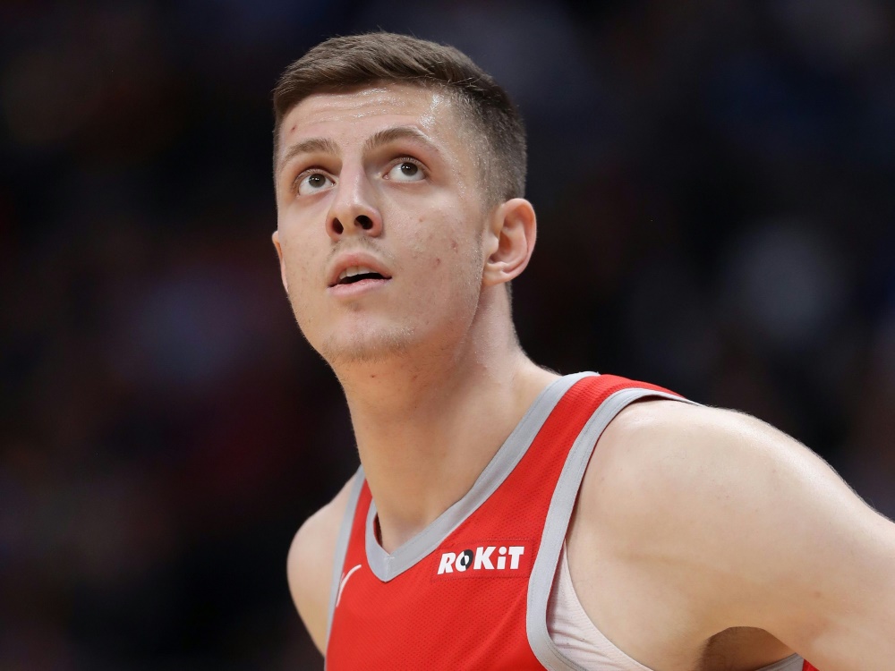 Isaiah Hartenstein gewinnt die G-League und wird MVP Isaiah Hartenstein gewinnt die G-League und wird MVP