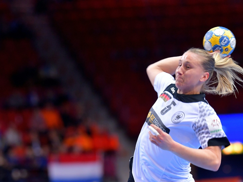 Nationalspielerin Saskia Lang verlässt den Thüringer HC Nationalspielerin Saskia Lang verlässt den Thüringer HC