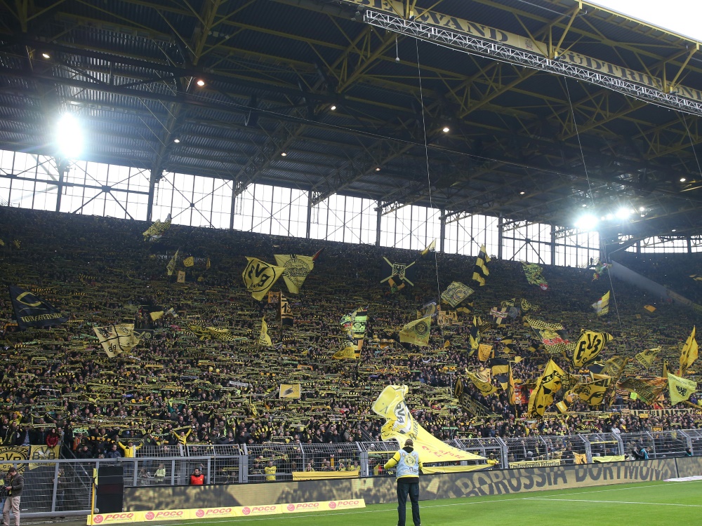 BVB-Fans entfalteten am Samstag ein kontroverses Banner