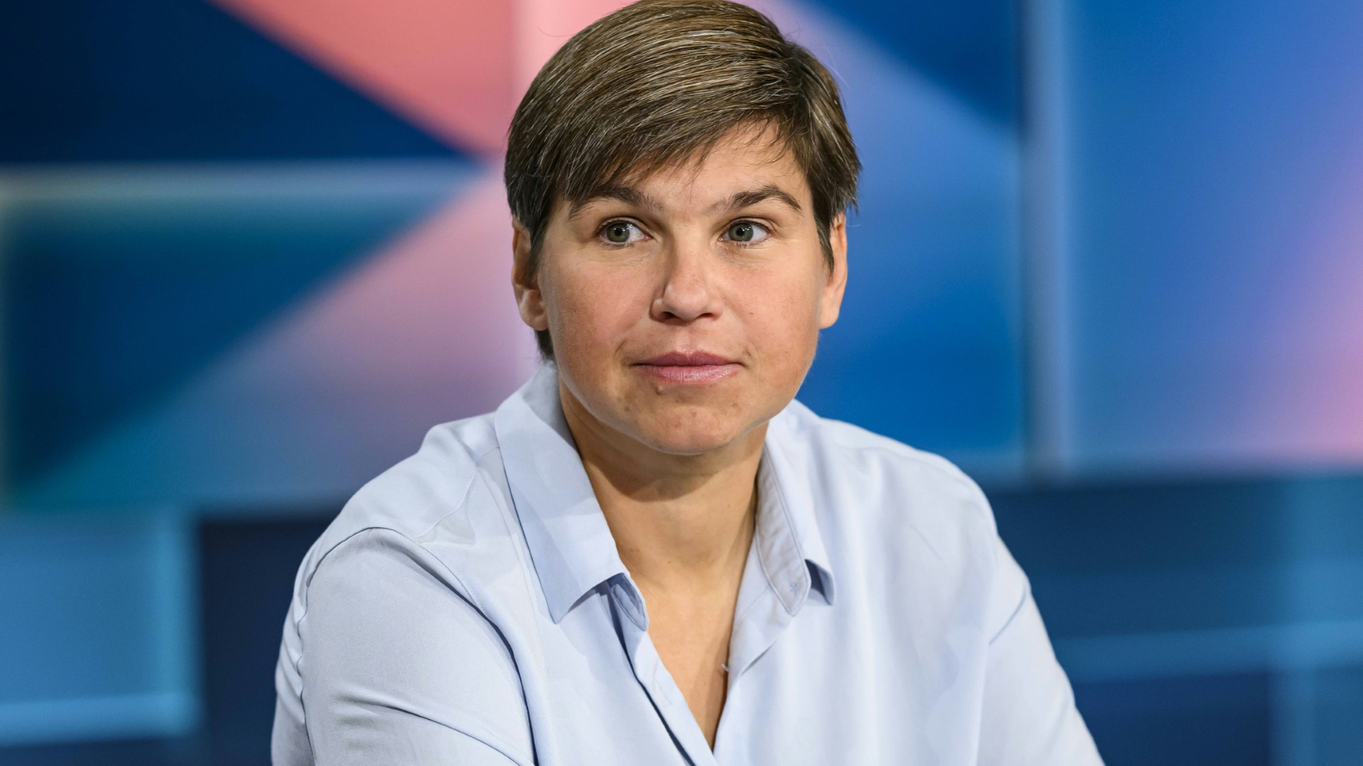Fußball-Weltmeisterin Ariane Hingst landet auf der Fußball-Weltmeisterin Ariane Hingst landet auf der