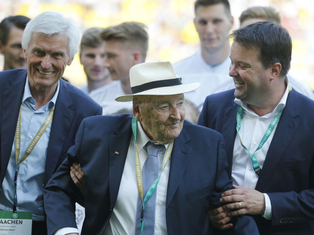 Ehrenpräsident Egidius Braun ist inzwischen 96 Jahre alt Ehrenpräsident Egidius Braun ist inzwischen 96 Jahre alt