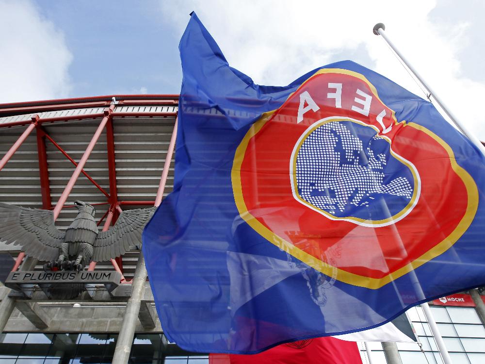Zehn Klubs werden von der UEFA bestraft