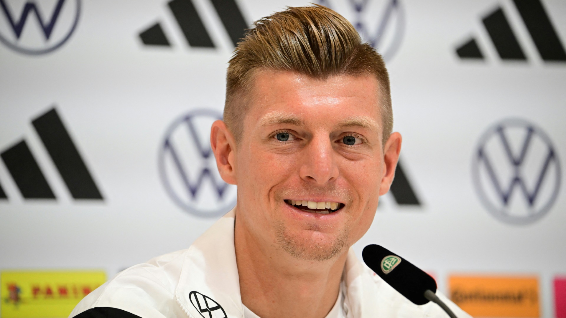 Kroos würde gern das Darts-Legendenmatch kommentieren Kroos würde gern das Darts-Legendenmatch kommentieren