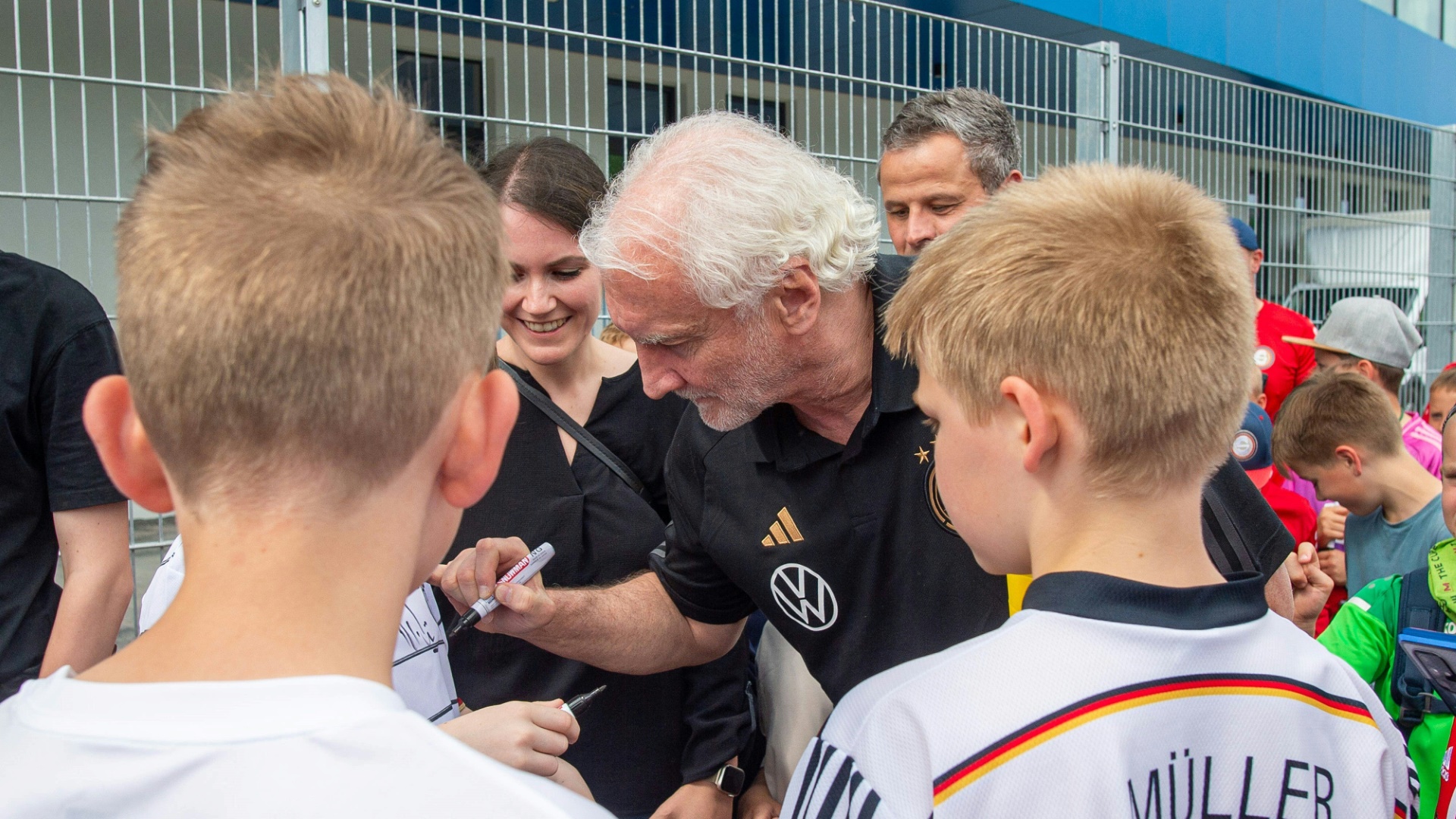 Rudi Völler beim öffentlichen Training in Jena