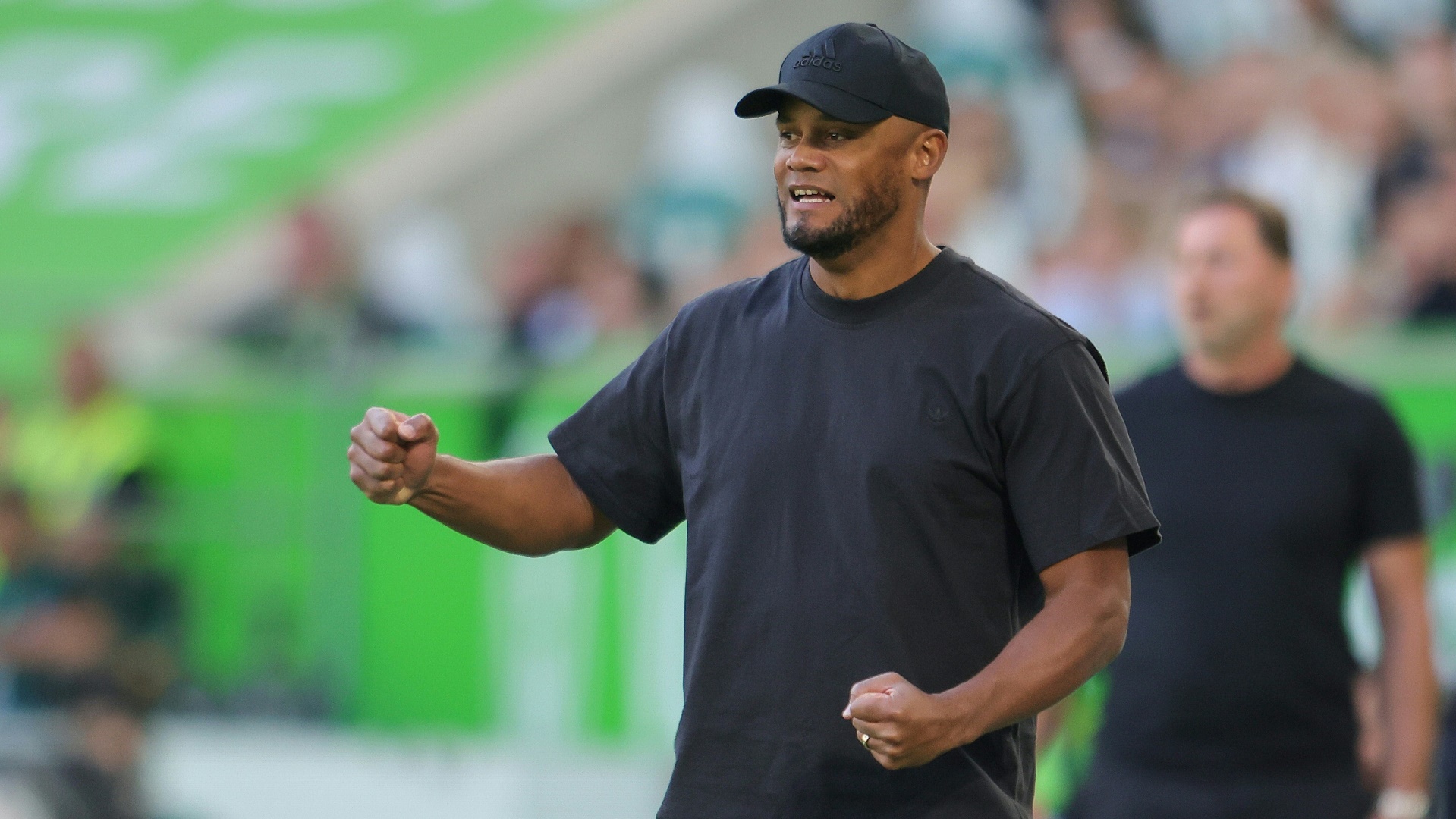 Bayern-Trainer Vincent Kompany hat erstmals einen Fanclub besucht