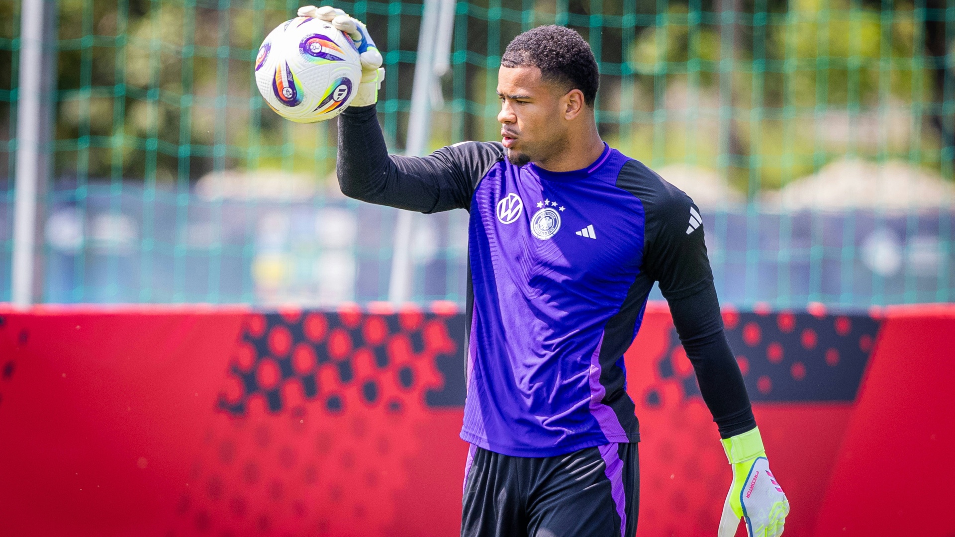 U21-Nationaltorwart Noah Atubolu im Training U21-Nationaltorwart Noah Atubolu im Training