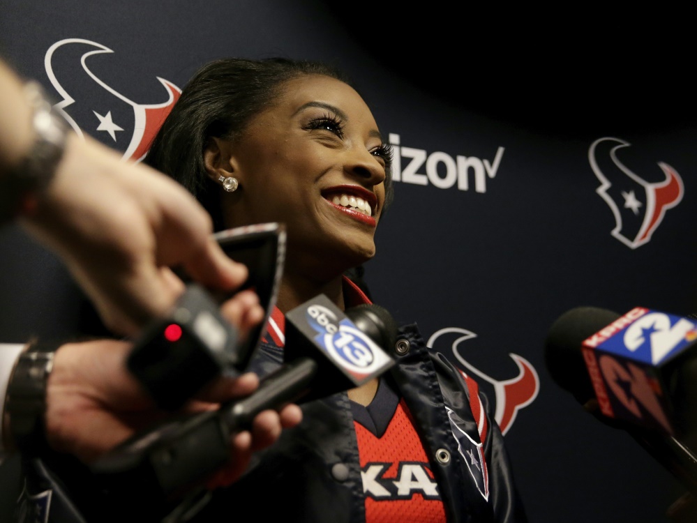 Cheerleaderin für die Houston Texans: Simone Biles Cheerleaderin für die Houston Texans: Simone Biles