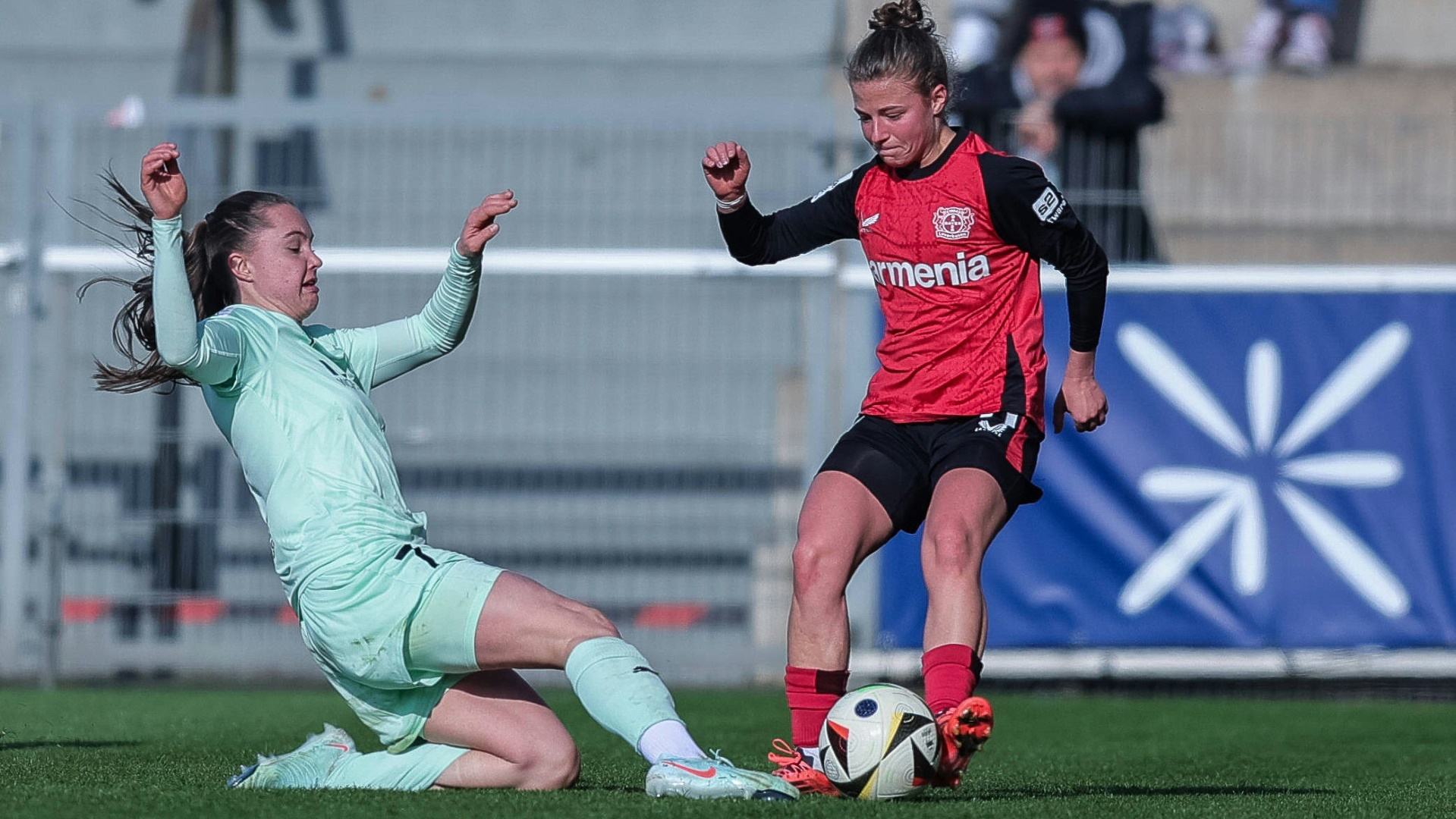 Kristin Kögel (r.) und Bayer Leverkusen verpassten einen Sieg gegen Essen