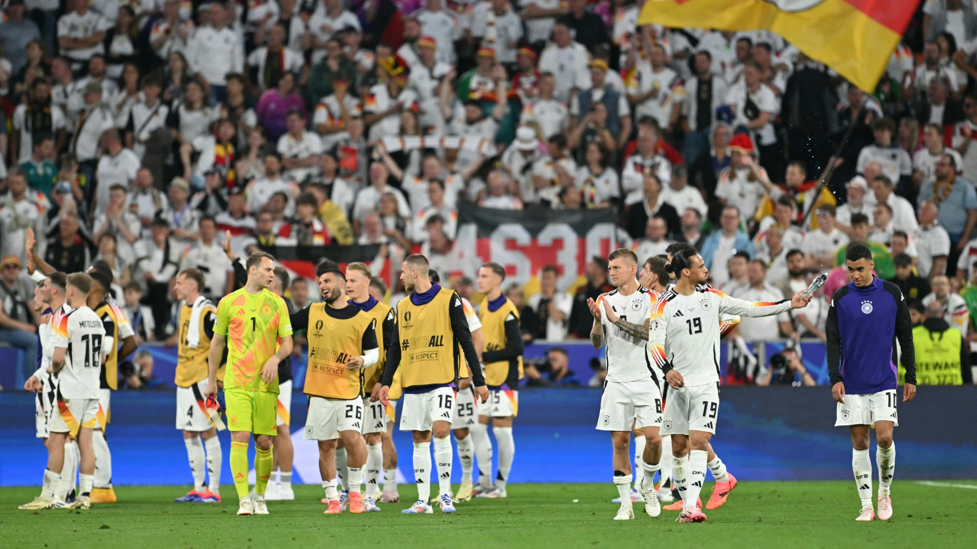 Die deutschen Fans stehen hinter dem DFB-Team Die deutschen Fans stehen hinter dem DFB-Team