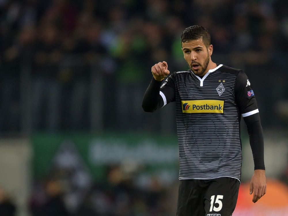Alvaro Dominguez leidet schon länger an Rückenproblemen Alvaro Dominguez leidet schon länger an Rückenproblemen