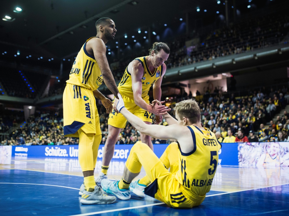 Neben Knight reisen sechs weitere Spieler in die USA Neben Knight reisen sechs weitere Spieler in die USA
