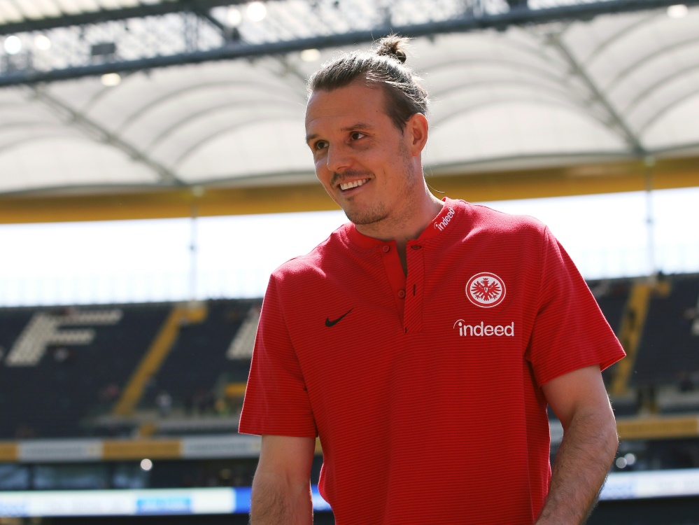 Alex Meier verlässt Pokalsieger Eintracht Frankfurt Alex Meier verlässt Pokalsieger Eintracht Frankfurt