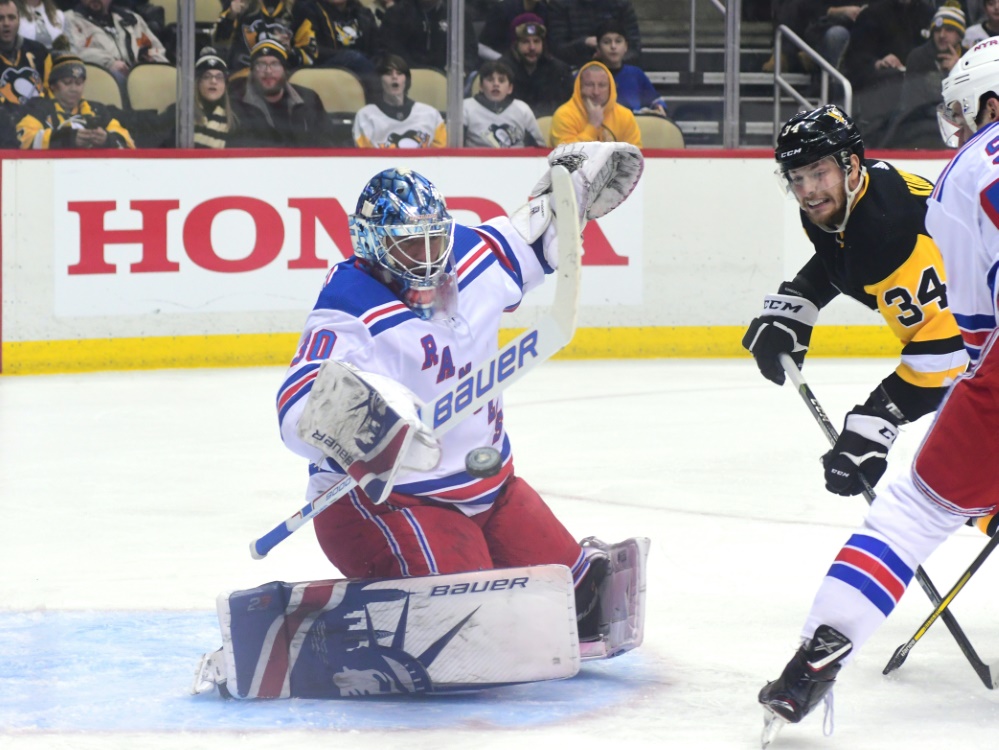 Tom Kühnhackl scheitert hier an Rangers-Goalie Henrik Lundqvist (l.) Tom Kühnhackl scheitert hier an Rangers-Goalie Henrik Lundqvist (l.)