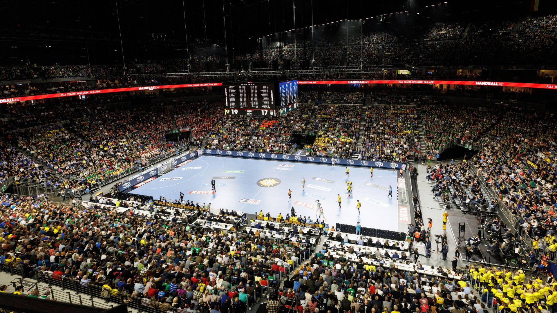 Die Hallen in der HBL sind wieder voll