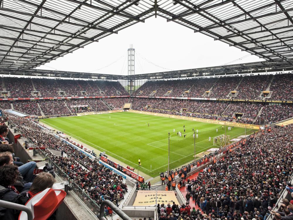 Das Rhein-Energie Stadion fasst rund 50.000 Zuschauer