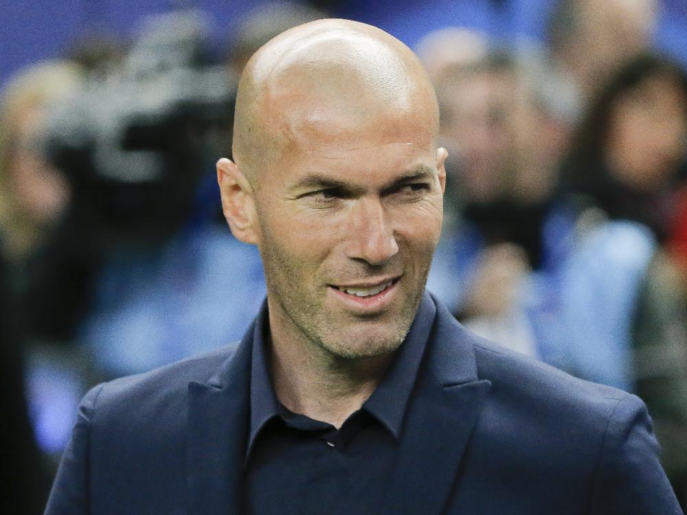 Stolz auf sein Trainerdiplom: Zinedine Zidane