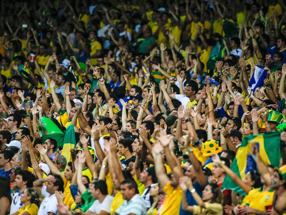 Brasilianische Fans unterstützen ihr Nationalteam stimmungsvoll. Am Wochenende lieferten sie andere Bilder