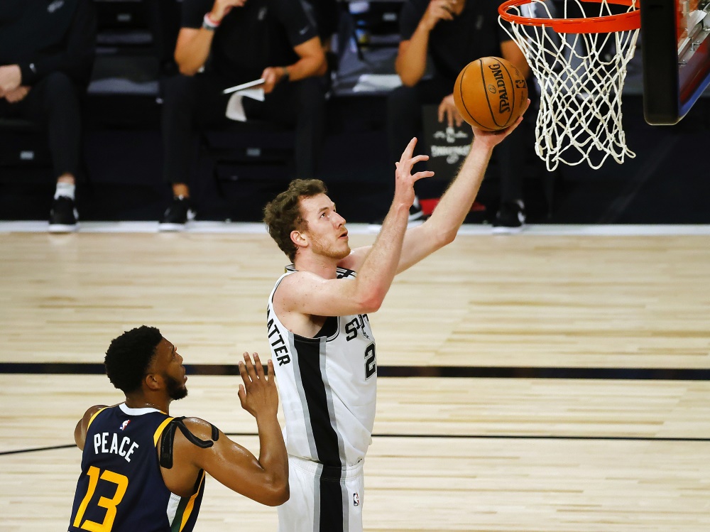 Jakob Pöltl verlängert bei den San Antonio Spurs Jakob Pöltl verlängert bei den San Antonio Spurs