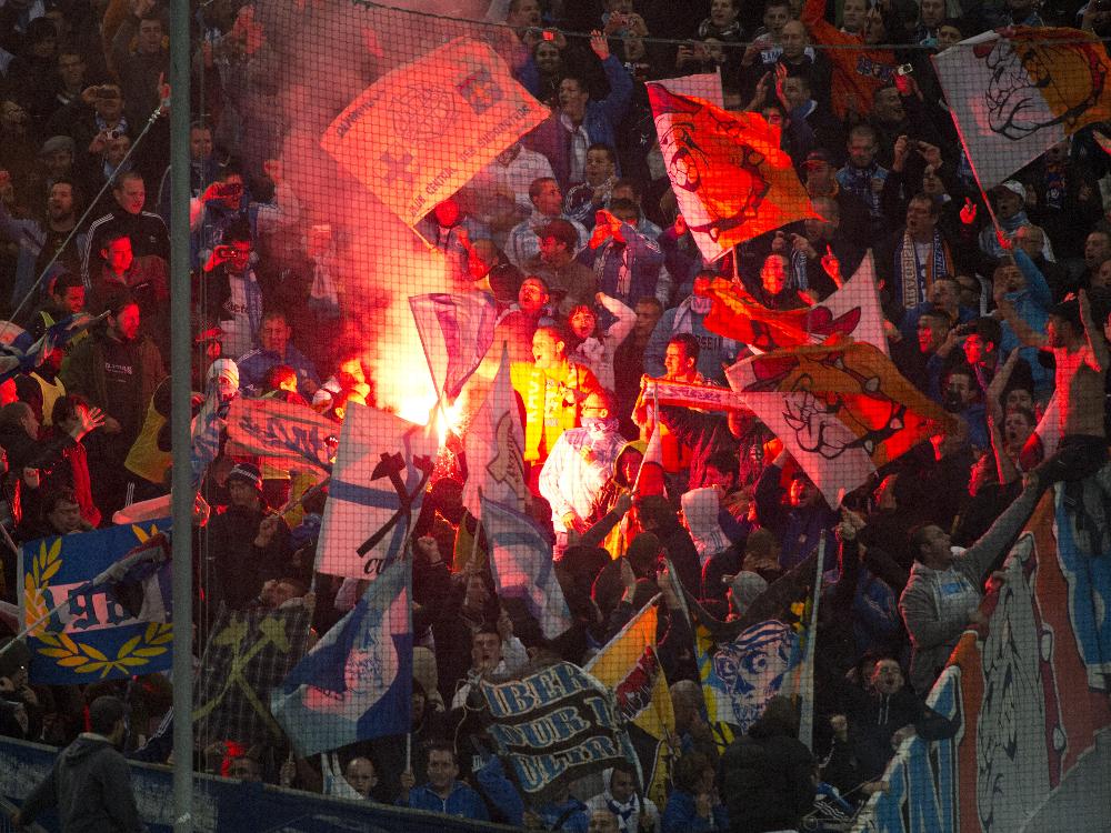Fans von Olympique Marseille zündeten Feuerwerkskörper