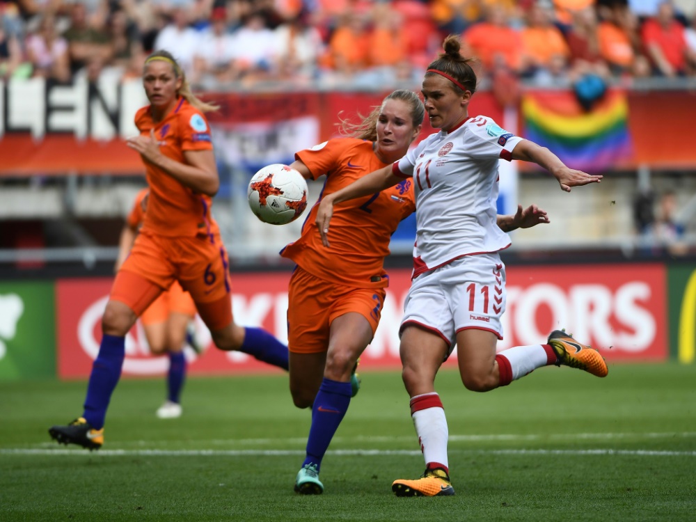 Desiree van Lunteren (m.) wechselt in die Bundesliga