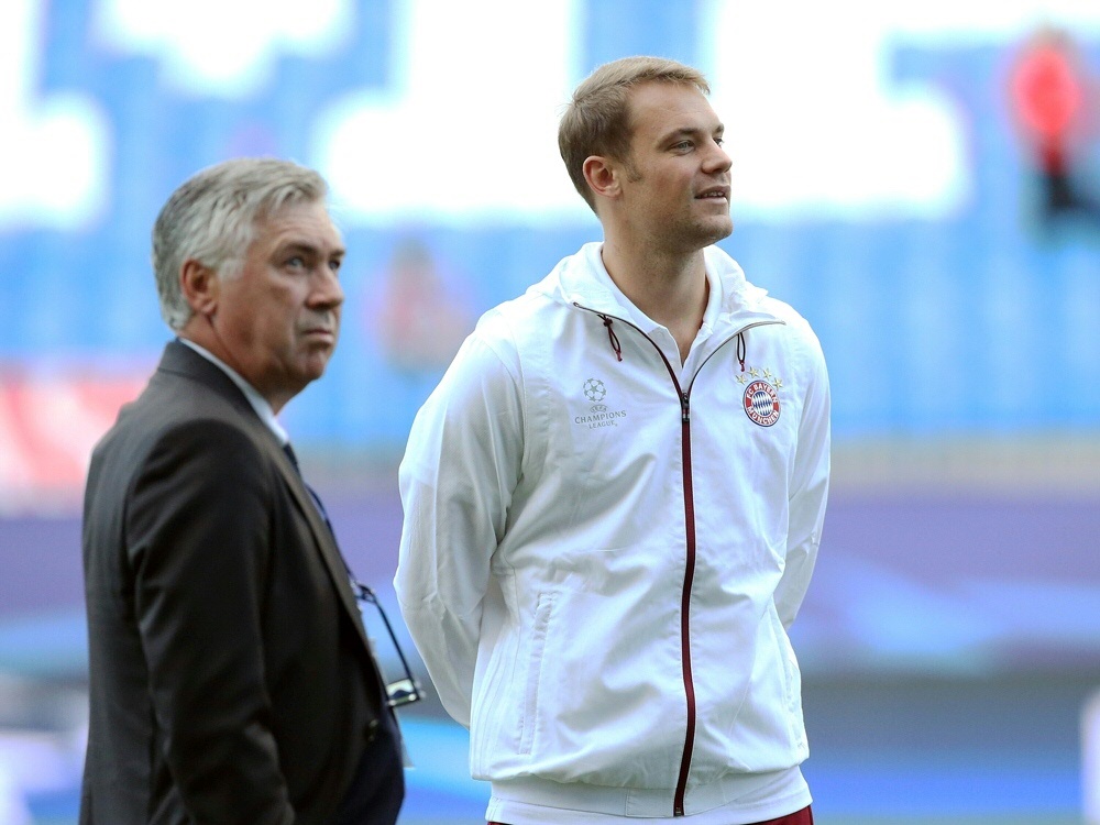 Trainer Carlo Ancelotti und Manuel Neuer