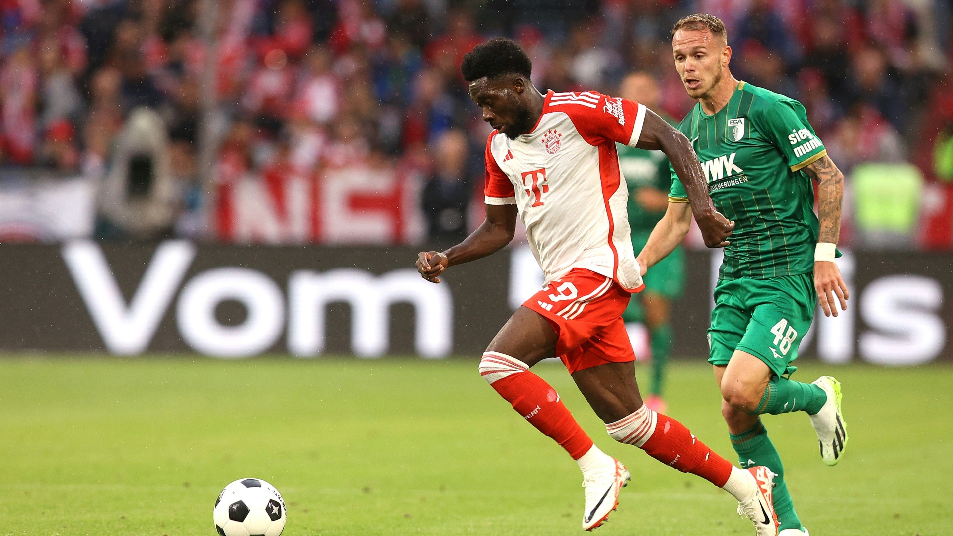 Cardona (r.) verlässt den FC Augsburg Cardona (r.) verlässt den FC Augsburg