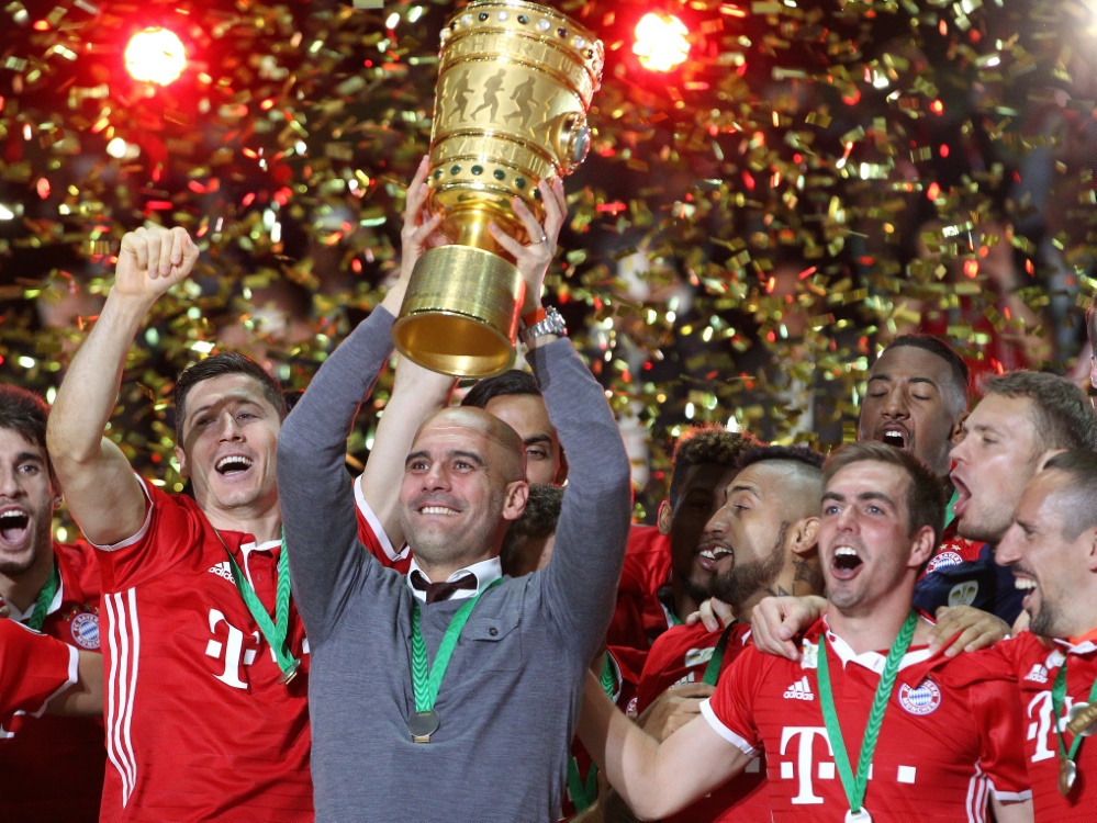 Die Bayern feiern sich und ihren Trainer Guardiola