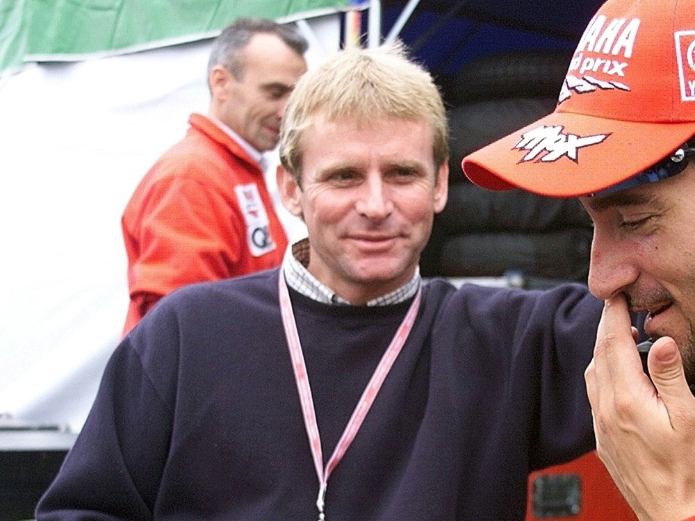 Wayne Rainey fährt auf einer für ihn präparierten Yamaha Wayne Rainey fährt auf einer für ihn präparierten Yamaha