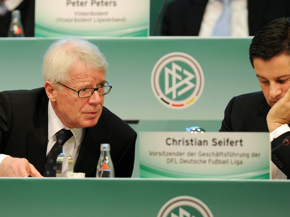 Die DFL und der DFB beraten über Lösungsansätze Die DFL und der DFB beraten über Lösungsansätze
