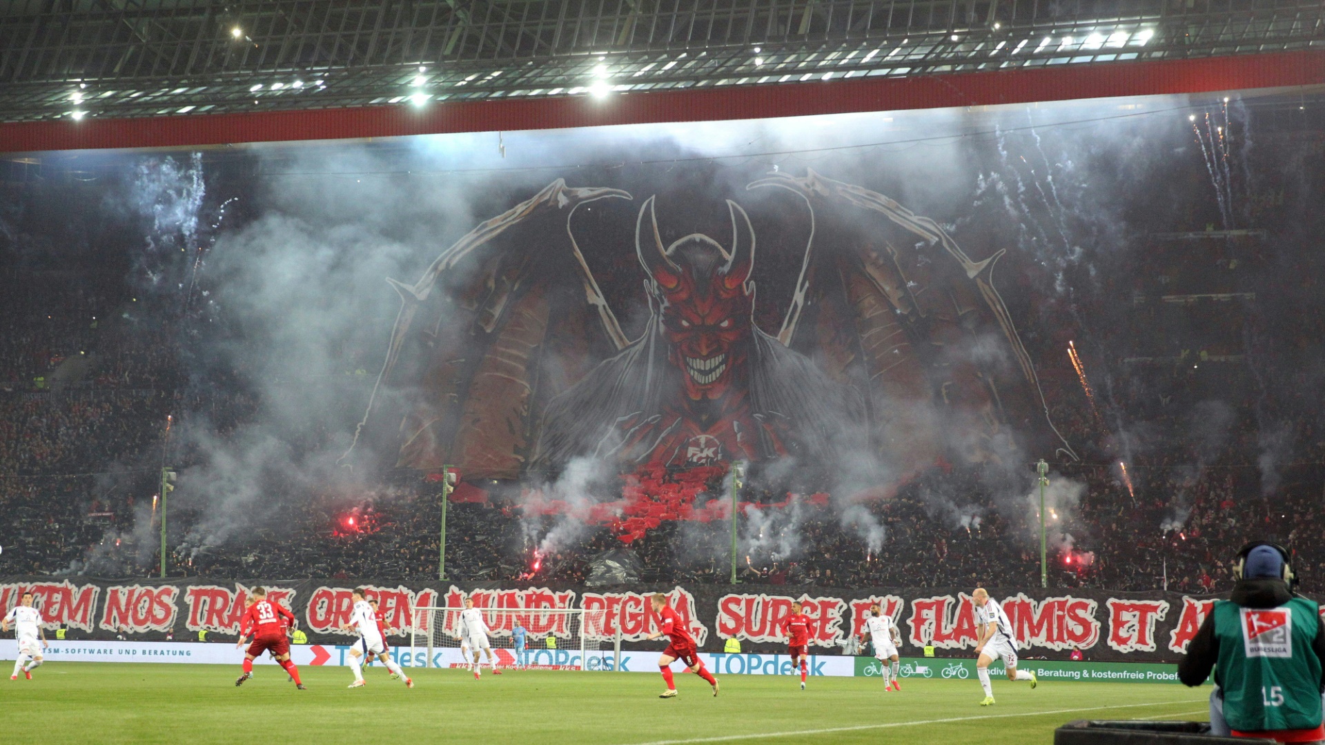 Die Choreo der FCK-Fans im Spiel gegen Düsseldorf Die Choreo der FCK-Fans im Spiel gegen Düsseldorf