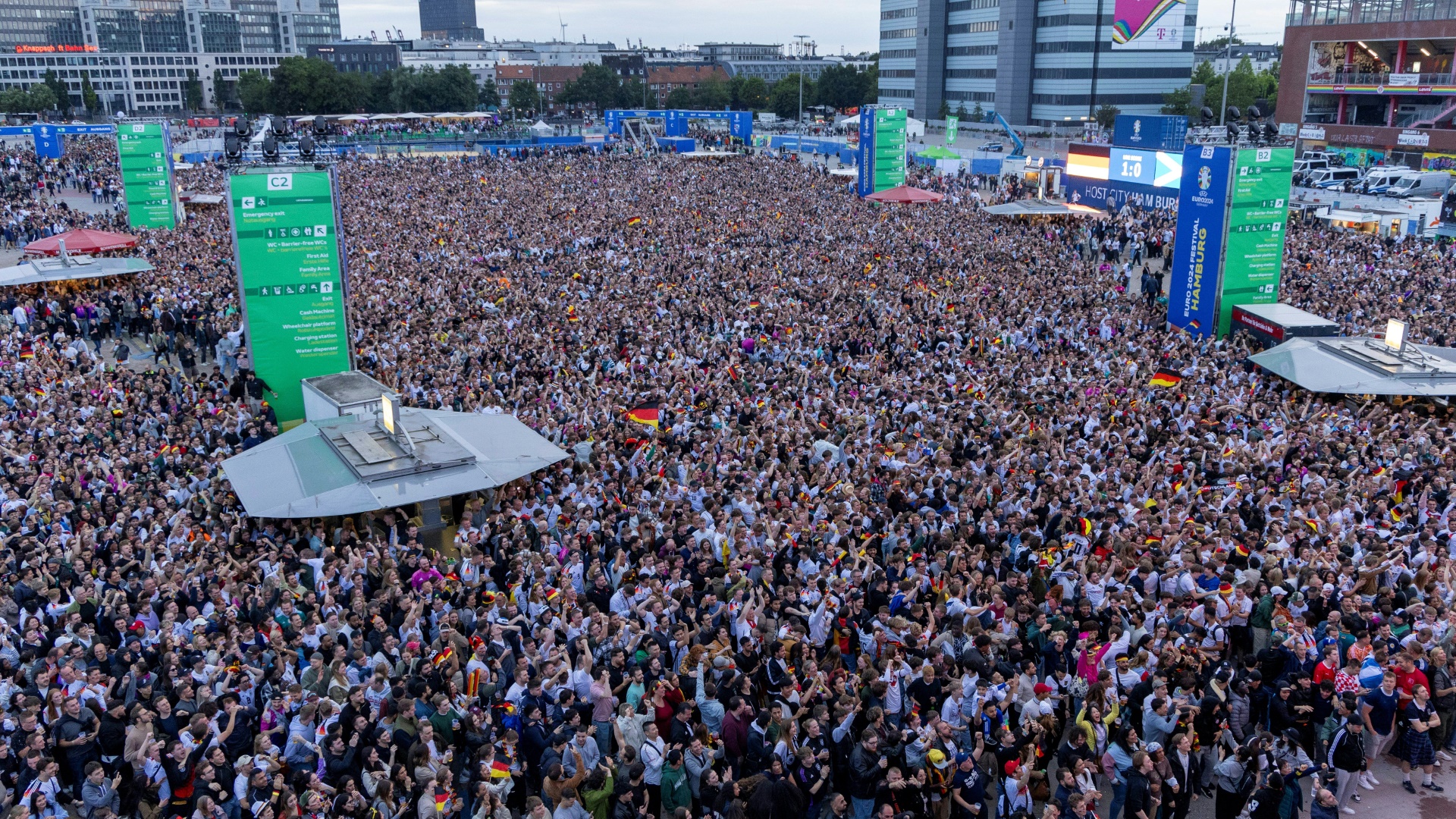 Public Viewing auf dem Heiligengeistfeld Public Viewing auf dem Heiligengeistfeld