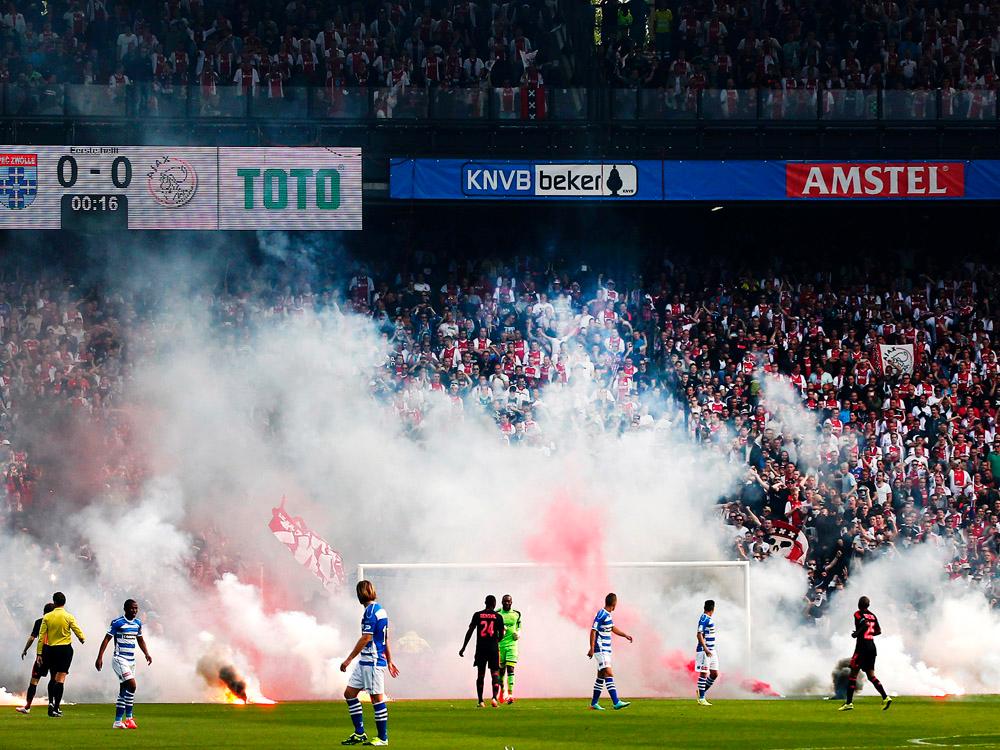 Krawalle beim Pokalfinale zwischen Ajax und Zwolle