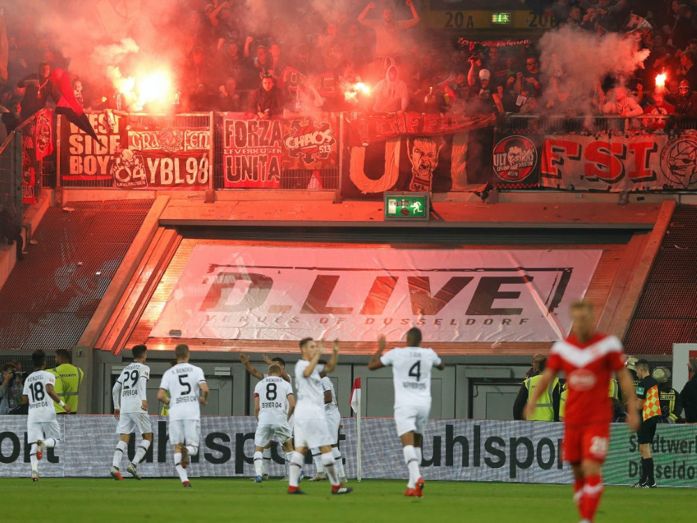 Leverkusen-Anhänger zündeten in Düsseldorf Pyrotechnik