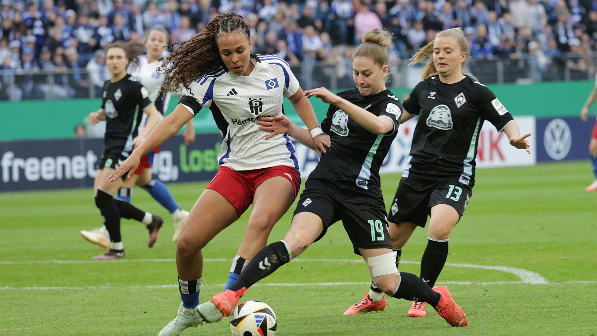 Der HSV und Werder lieferten sich ein enges Duell Der HSV und Werder lieferten sich ein enges Duell