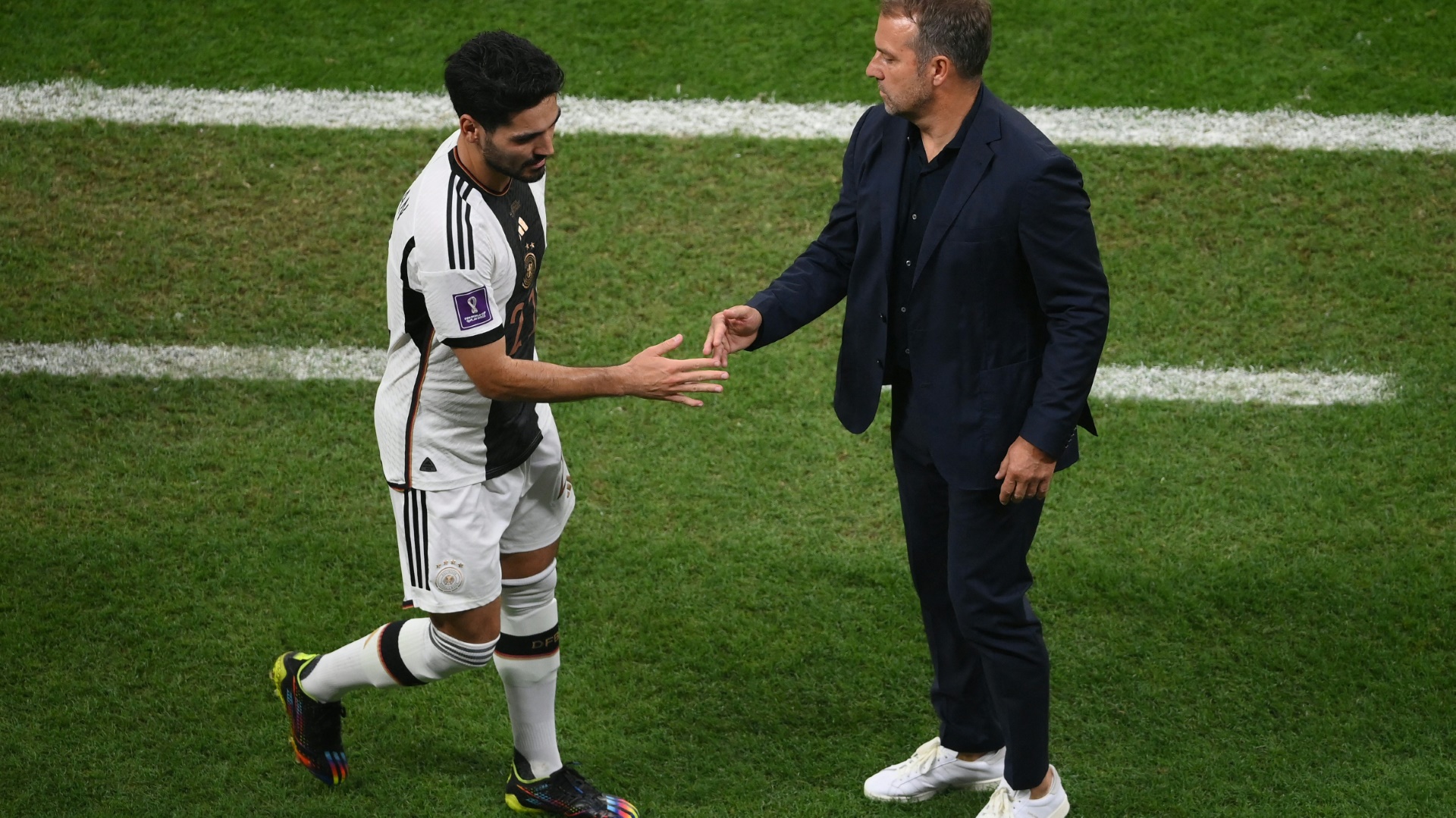 Ilkay Gündogan (l.) und Hansi Flick bei der WM