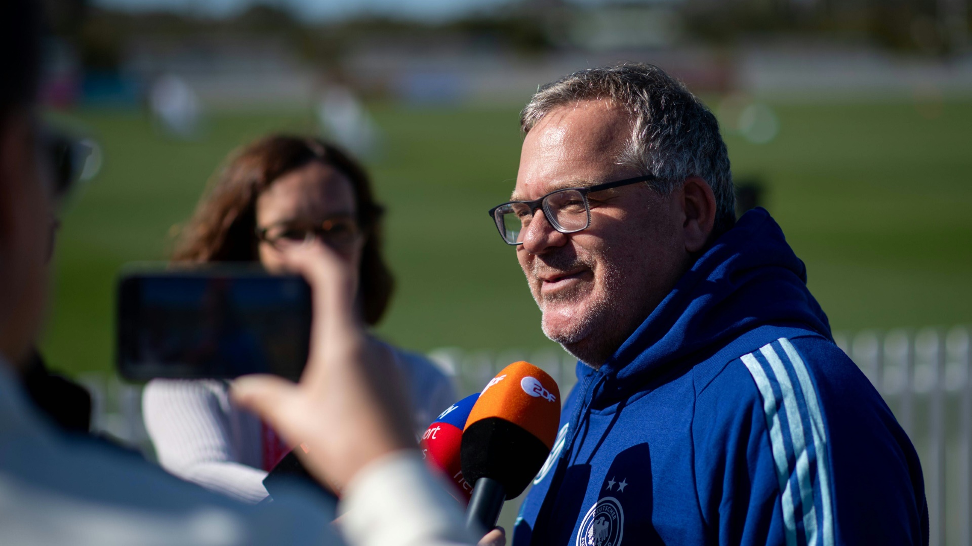 Elton hat die DFB-Frauen bei der Fußball-WM 2023 in Australien besucht