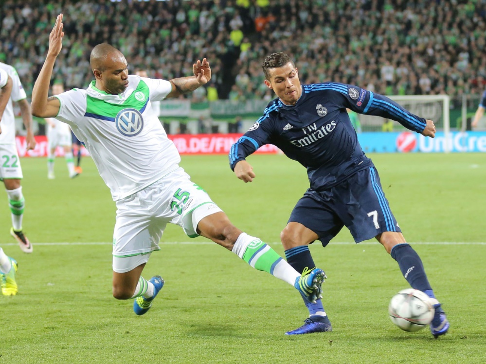 Naldo (l.) lieferte im Hinspiel eine bärenstarke Leistung ab Naldo (l.) lieferte im Hinspiel eine bärenstarke Leistung ab