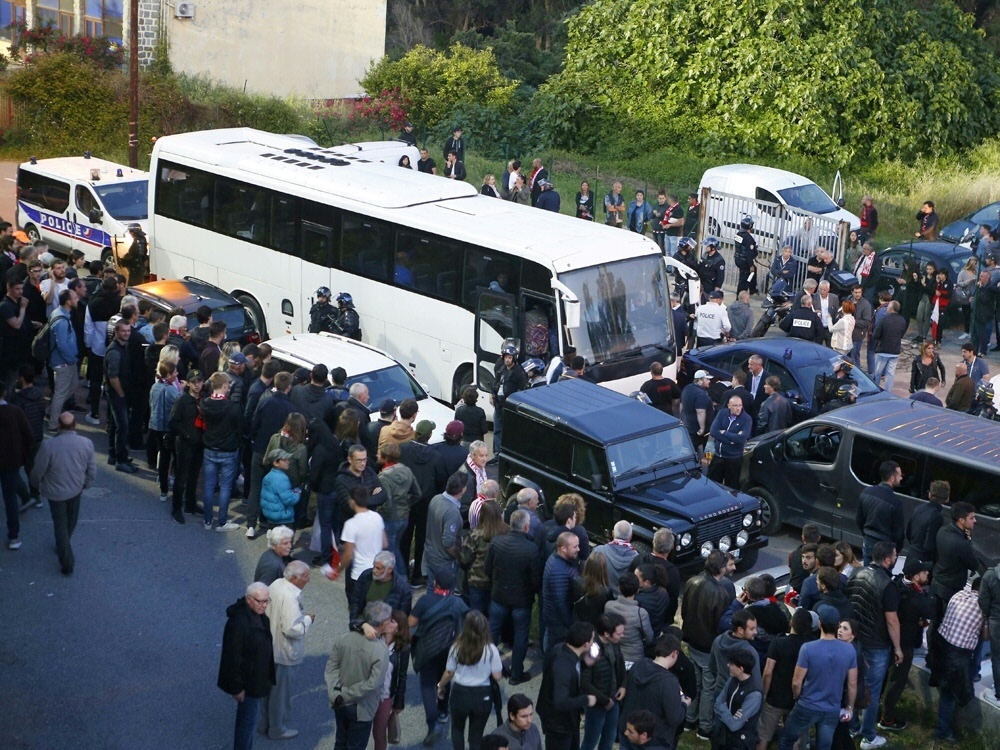 Ajaccio-Fans hatten den Bus von Le Havre angegriffen