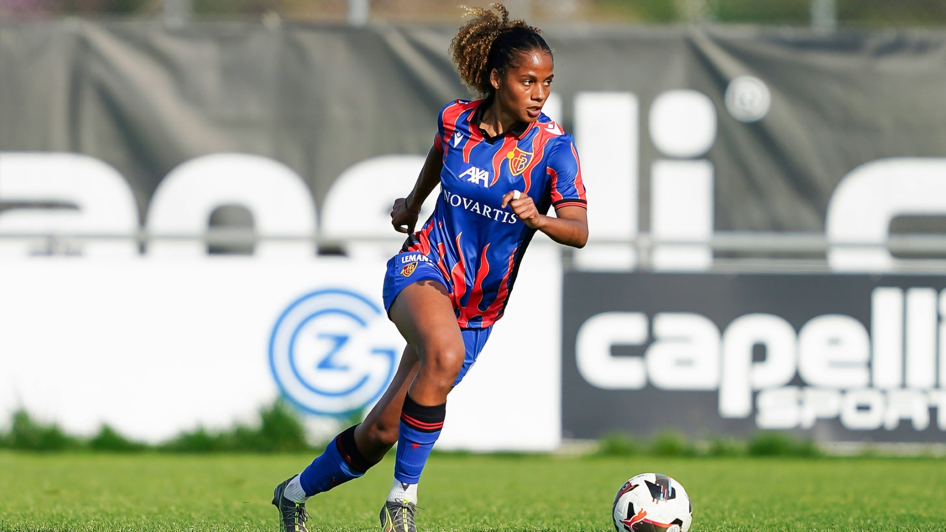 Aurélie Csillag im Trikot des FC Basel Aurélie Csillag im Trikot des FC Basel