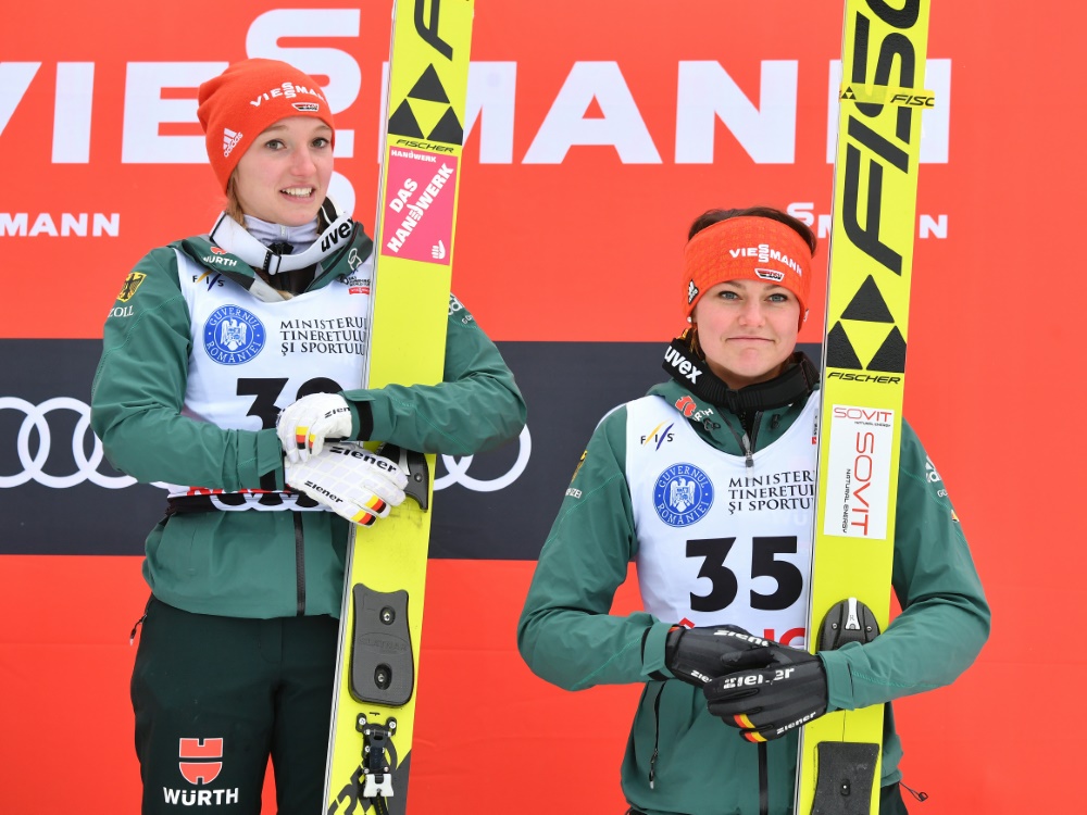 Katharina Althaus (l.) und Carina Vogt wollen Team-Gold Katharina Althaus (l.) und Carina Vogt wollen Team-Gold